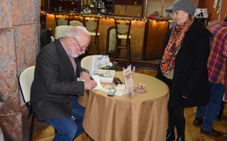 В Каварна представиха „Премълчавани истини“ на Стефан Жечев