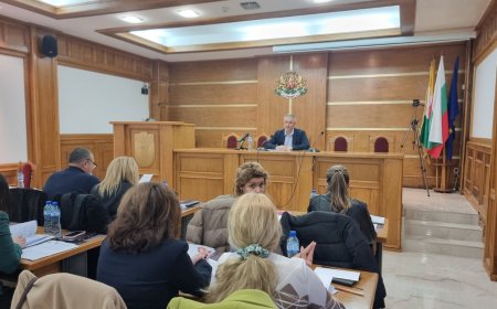 След проваленото заседание на общинския съвет на община Добричка през ноември, днес то се състоя