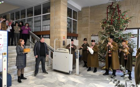 Коледари наричаха за здраве и благоденствие в Областната администрация в Добрич