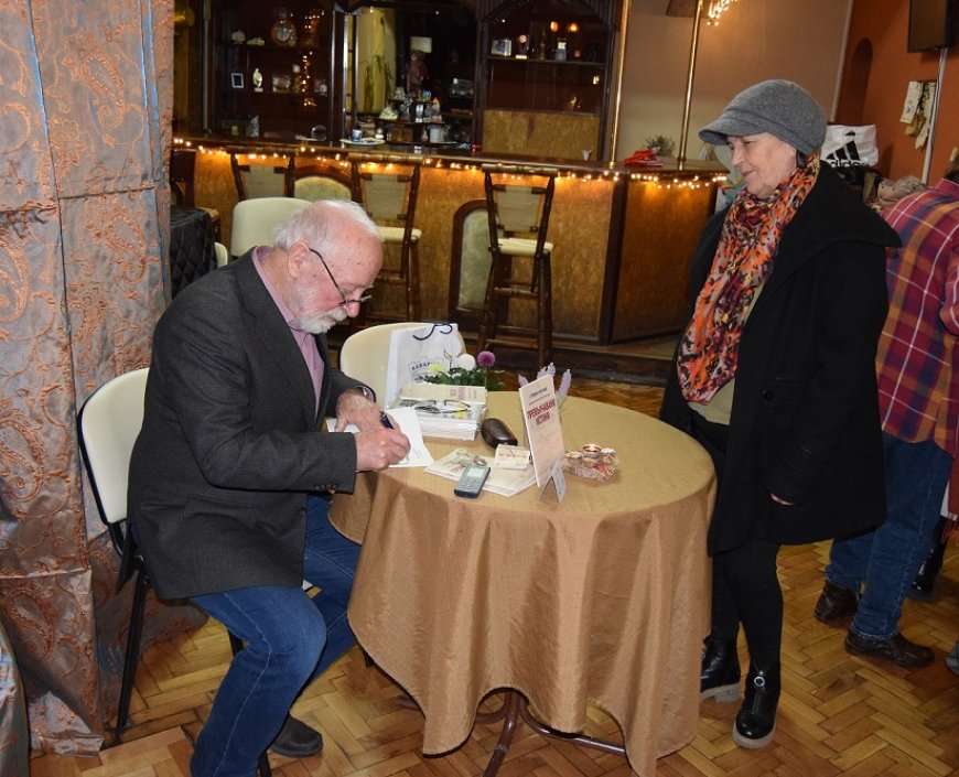 В Каварна представиха „Премълчавани истини“ на Стефан Жечев
