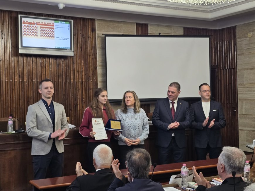 Плувкинята Михаела Стефанова е Спортист на Добрич за ноември