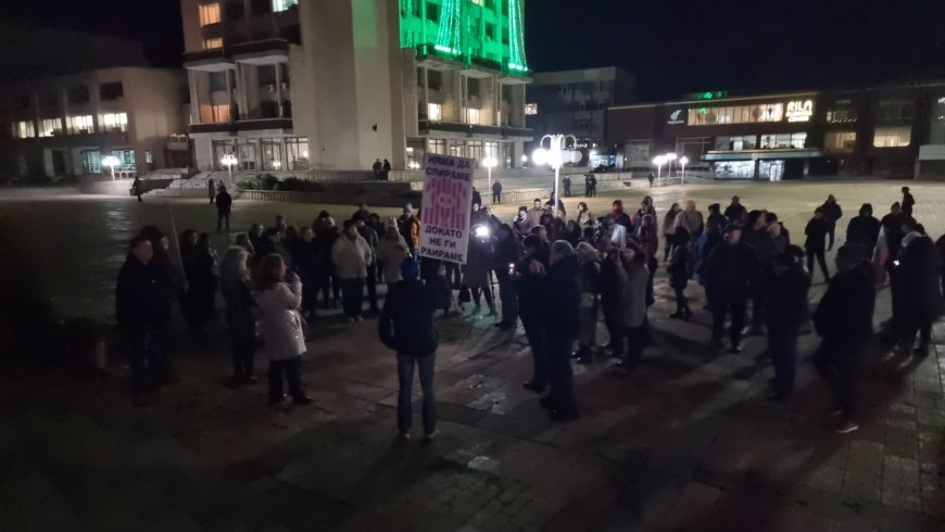 За трети път добричлии излязоха на протест, този път на площад "Демокрация"