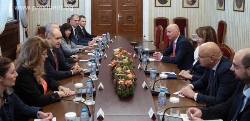 Президентът Румен Радев обсъди с ръководството на Асоциацията на банките в България готовността  за въвеждане на еврото