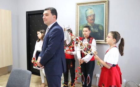 Малки сурвакари в първия работен ден в община Генерал Тошево
