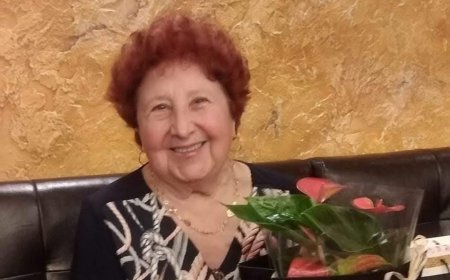 Акушерката Елена Драганова: Най-голямата награда са благодарните майки, които и след 50, и след 60 години ти благодарят за професионализма