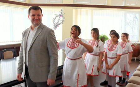 На Банго Васил деца от с. Присад сурвакаха кметстия екип на Генерал Тошево