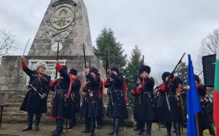 Добрич отбеляза 148 години от освобождението си с  поднасяне на венци пред Паметника на победата