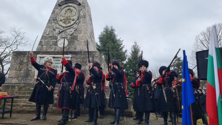 Добрич отбеляза 148 години от освобождението си с  поднасяне на венци пред Паметника на победата
