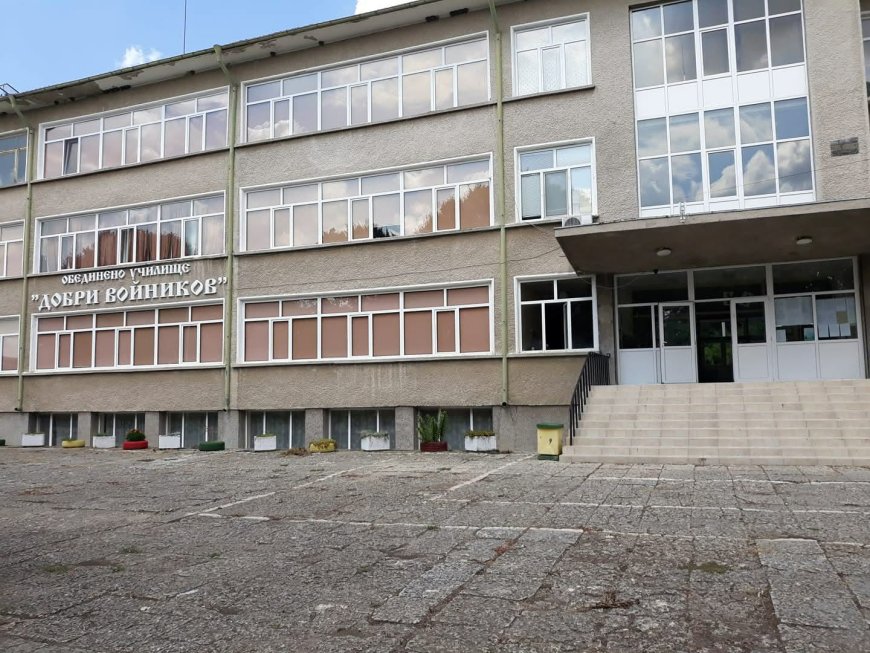 В Обединено училище „Добрич Войников” в добричкото село Победа стартира изпълнението на проект „Щения”