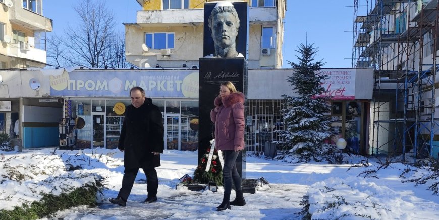 Поклонение на паметника на Васил Левски в Тервел
