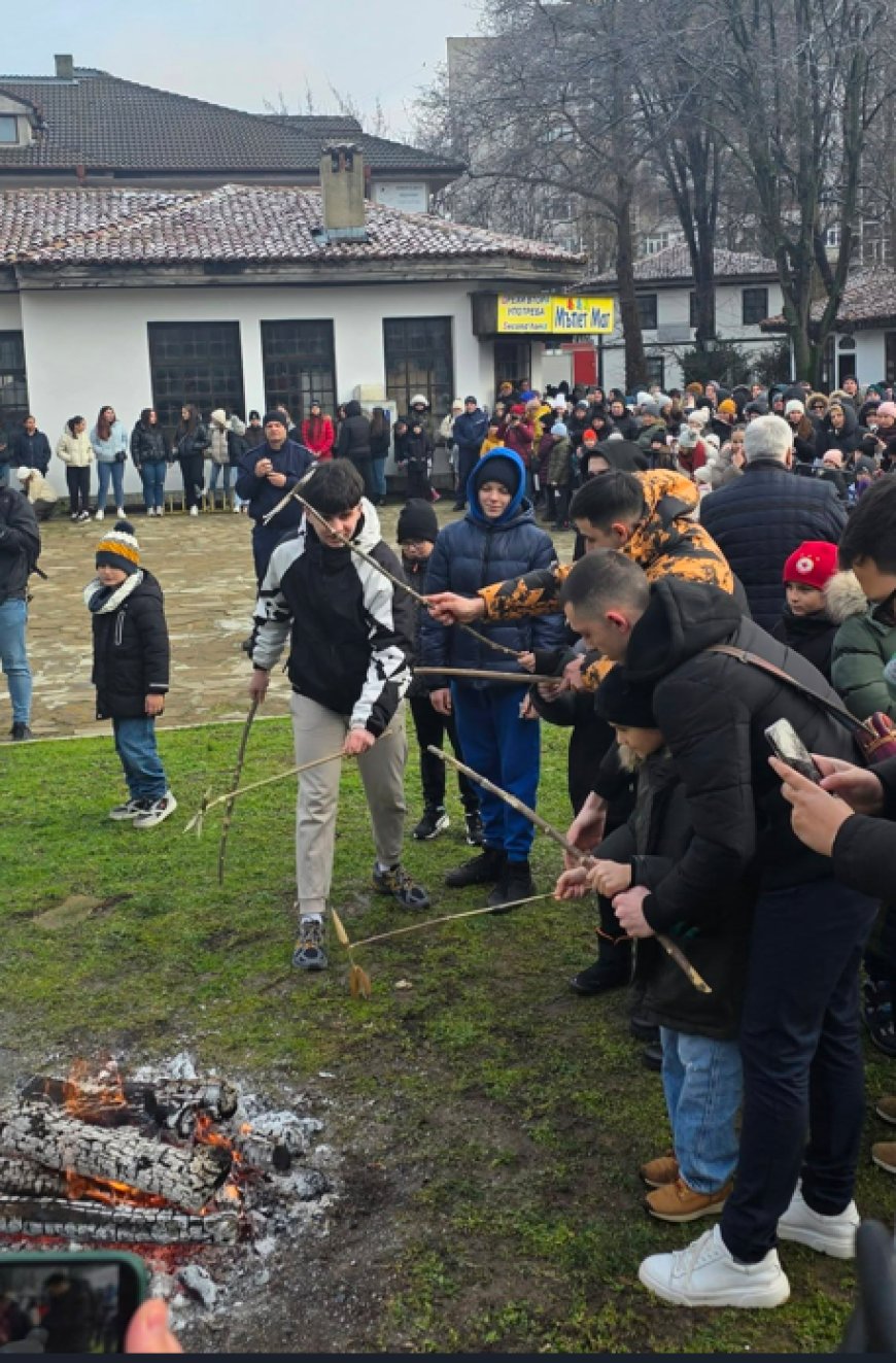 Кукери наричаха за здраве на Сирни заговезни в Добрич