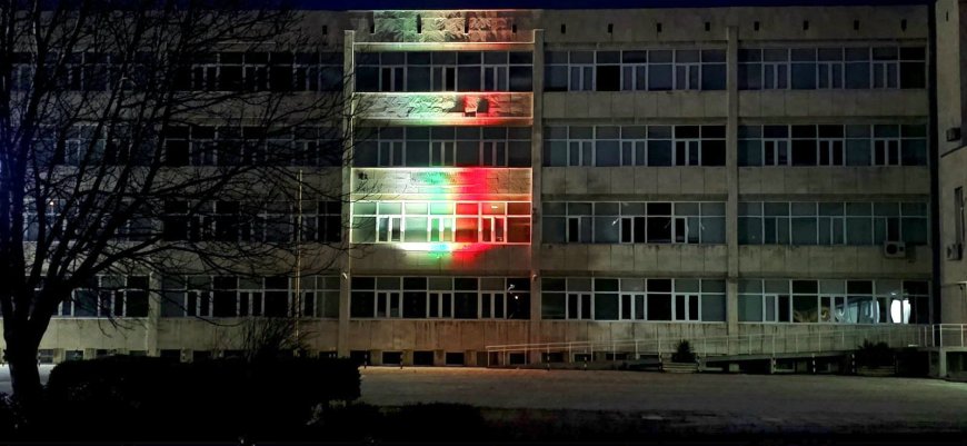 Училища в Добрич ще светнат в цветовете на българския трикольор по повод 3 март