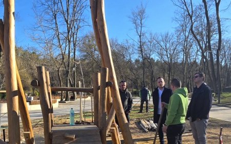 Въженият лифт в парка вече работи