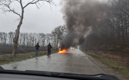Кола се запали на пътя между селата Победа и Методиево