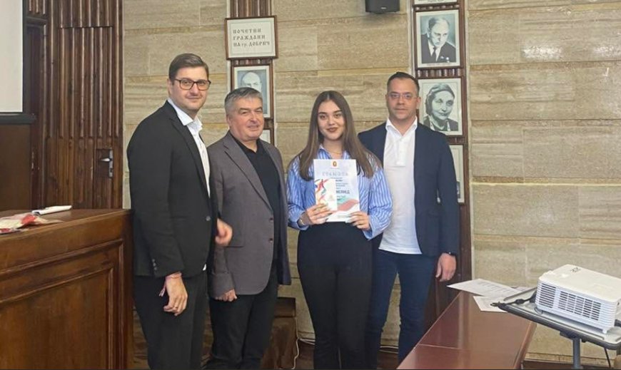 Ейлем Мехмед от младежкия екип на Добрич онлайн с отличие от конкурса „За да я има България“