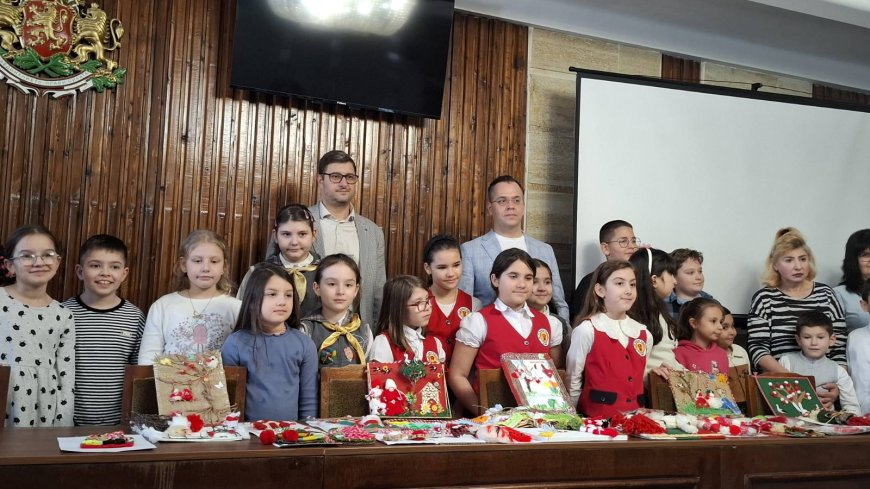 Наградиха децата, изработили най-красивите мартеници и пана