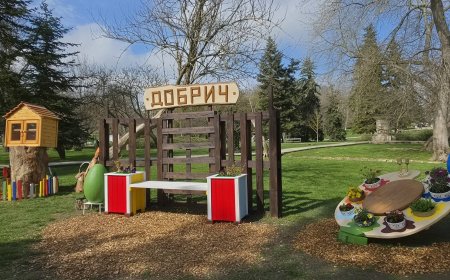 Паркът в Добрич е вече с пролетно-великденска украса