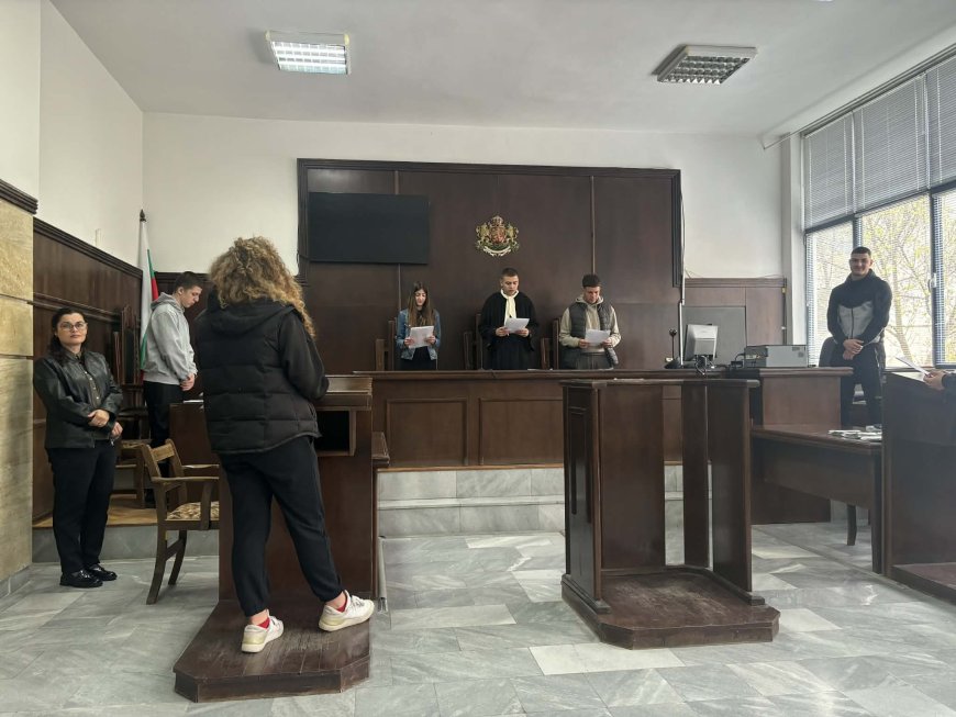 Ученици от СУ „Св.св. Кирил и Методий“ участваха в симулативни процеси в Добричкия окръжен съд