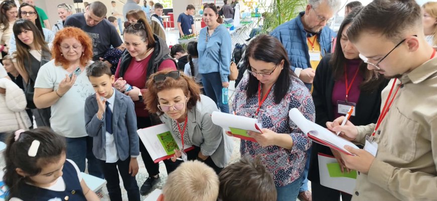 57 проекта бяха представени на VIII Областен научен конкурс „Науката на живо“ в Младежки център - Добрич