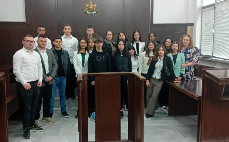 Лектори от Районния съд в Добрич изнесоха уроци пред ученици от ПГТ „П. К. Яворов“
