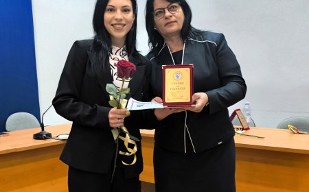 Община Каварна връчи наградите „24 май“ на изявени учители, ученици и дейци на културата