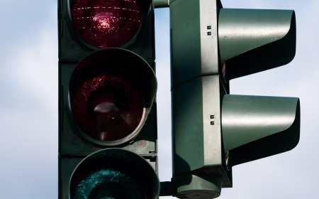 Временно е преустановена работата на светофарната уредба на кръстовището на бул. „Русия“ и улица „Гоце Делчев“