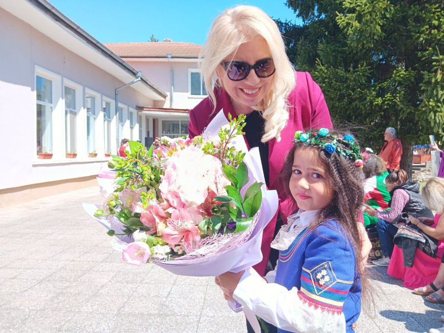 Силата и примерът на Свети Георги ще вдъхновяват хората да живеят в мир и разбирателство, написа Соня Георгиева
