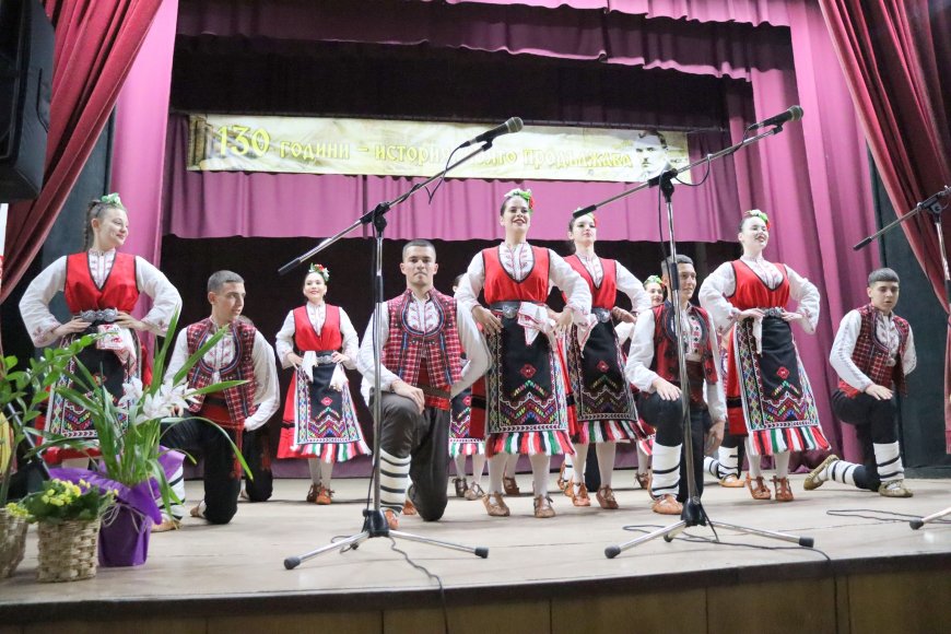 С песни, танци и спомени село Красен отбеляза 130 години читалищна дейност