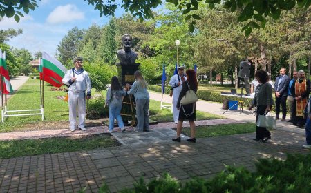 В Шабла отбелязаха 2 юни с откриване на паметник на Христо Ботев