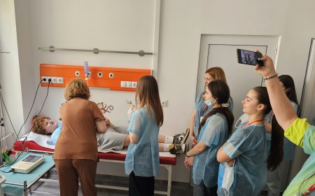 Ученици посетиха МБАЛ Добрич, част от тях за първи път се срещнаха със света на медицината