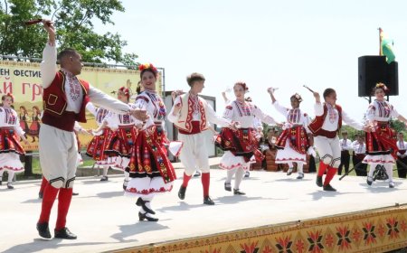 Самодейни състави от България и Румъния участваха във второто издание на Фолклорния фестивал „Танци край границата“