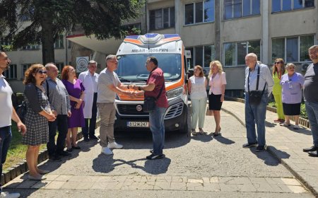 Ротари клуб Добрич дари реанимационна линейка на МБАЛ - Добрич