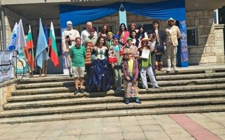 Малките артисти от Куклено-театрална школа към ДКТ Дора Габе в Добрич спечелиха награда на фестивал в Каварна