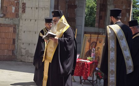 Митрополит Йоан отслужи водосвет в новостроящия се храм „Св. Лука Кримски“