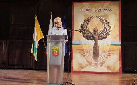 Соня Георгиева връчи Годишните награди на Община Добричка за 2025 година