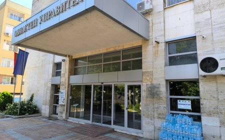 Безплатна вода пред сградата на Областната администрация в Добрич