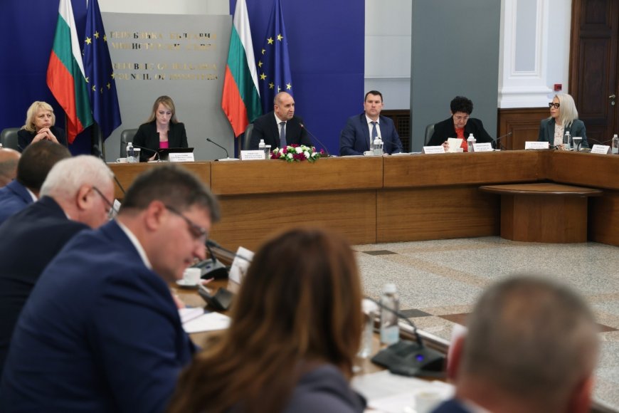 Премиерът Румен Радев поиска от областните управители бърза реакция при бедствия и законосъобразна работа