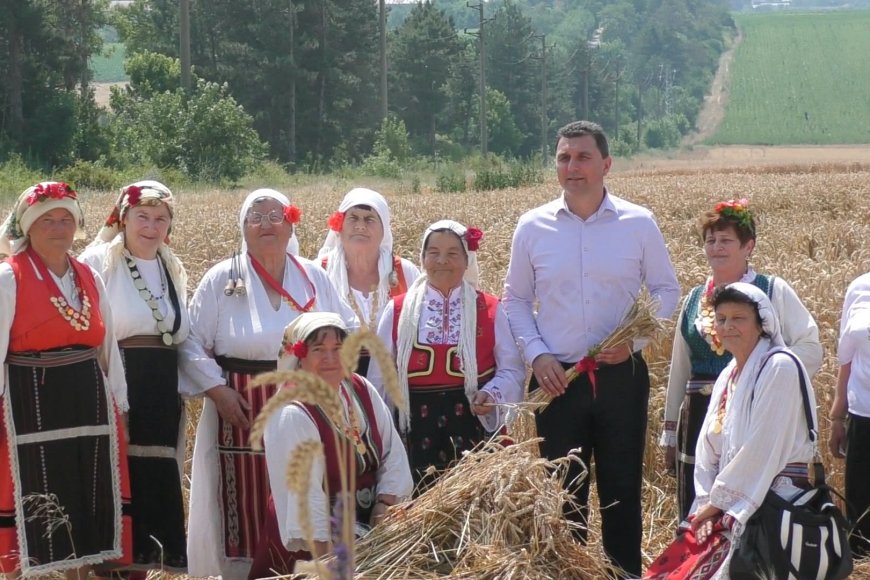 С ритуал и благословия беше даден старт на жътвената кампания на пшеницата край Генерал Тошево