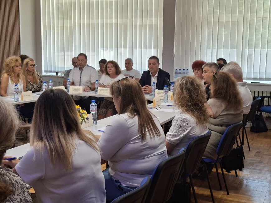 Бъдещето на закритите училищата в Добрич обсъдиха на работна среща