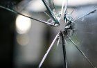 Задържаха мъж в Каварна, счупил стоклопакет на търговски обект