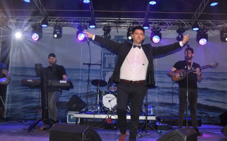 Sotos Karabelas & Live Band закриха „Балкански уикенд Каварна 2026“