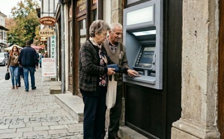 Пенсиите за септември ще се получават по нови правила, изплащането им ще започне преди празниците