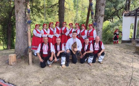 Самодейците от читалището в Крушари се завърнаха с две първи и една трета награда от събор