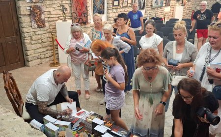 Ива и Константин Кацарови представиха книги и музика в „Двореца“ в Балчик