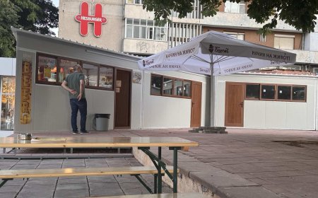 Обектите, поставени пред хотел България отговарят на изискванията на наредбата на Общината