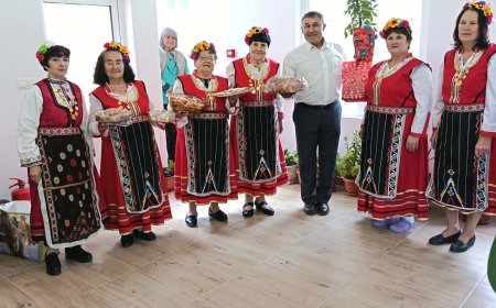 Самодейци от читалището в Коритен гостуваха в Дома за стари хора в село Добрин