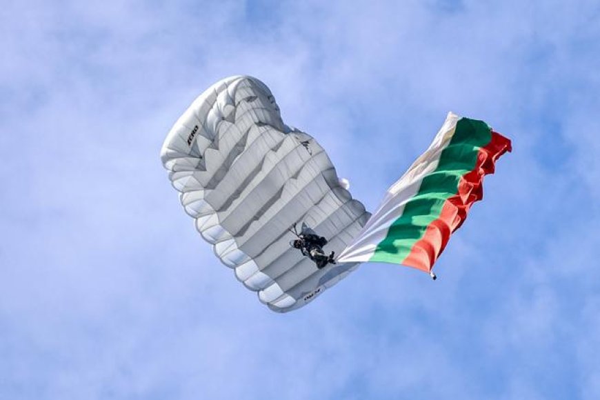 На 18 октомври се отбелязва Денят на парашутиста в България