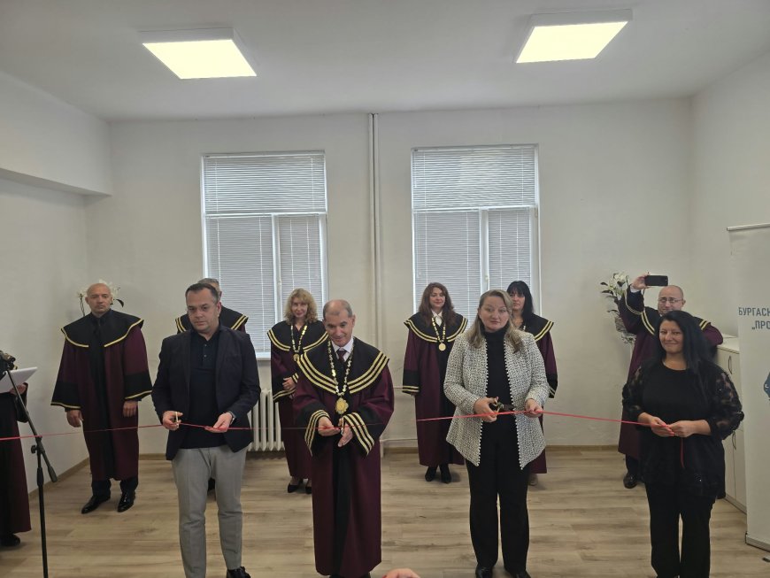 Първите 15 студенти в специалността „медицинска сестра“ започват обучението си в Добрич