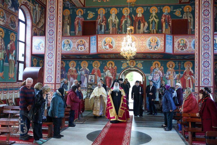 Варненският митрополит Йоан отслужи празнична литургия за Димитровден в Генерал Тошево