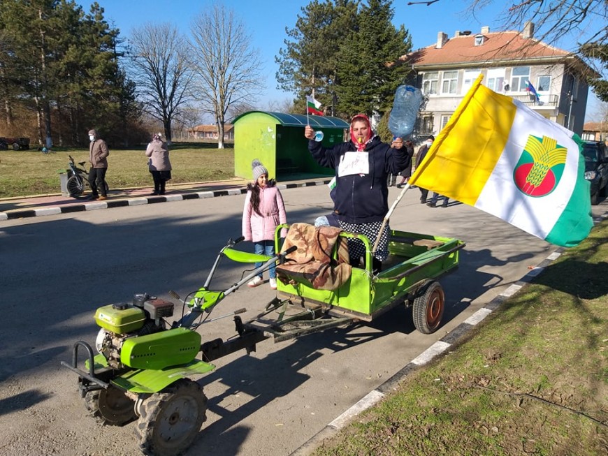 Жителите на две добрички села на протест заради нарушеното водоподаване
